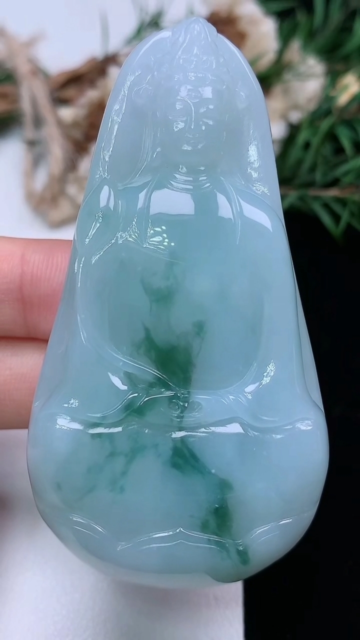 天然A货翡翠飘花素衣观音吊坠，尺寸68.6-36-11.3，重量:56.97g
3月17日