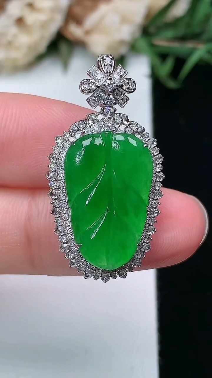 天然A货翡翠金枝玉叶 叶子吊坠，尺寸29.9-15.8-9.3
3月17日