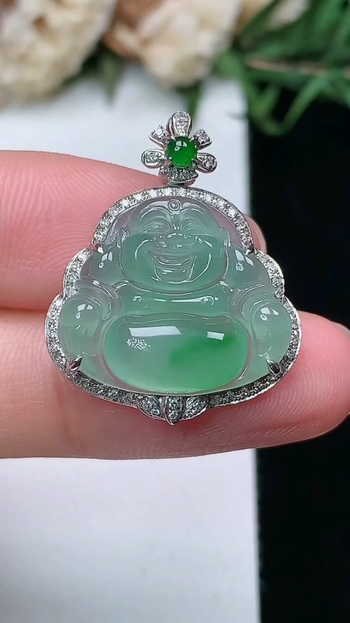 天然A货翡翠佛公吊坠，尺寸25-20.3-6.4，裸石15.6-18，重量:3.15g
3月17日