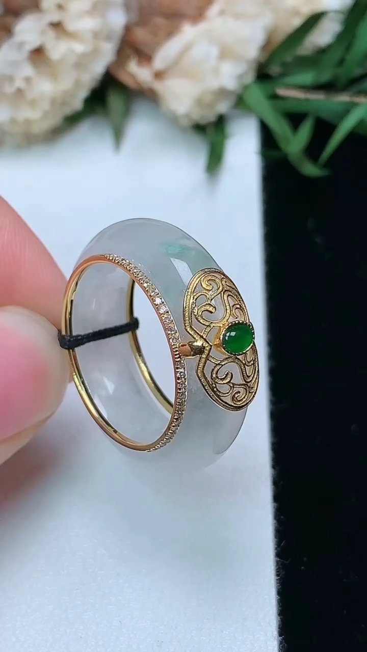 天然A货翡翠指环戒指，尺寸16.8-6.4-3.6，重量:5.36g2026年3月17日
工厂直销收