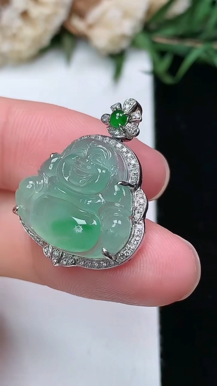 天然A货翡翠佛公吊坠，尺寸25-20.3-6.4，裸石15.6-18，重量:3.15g
3月17日