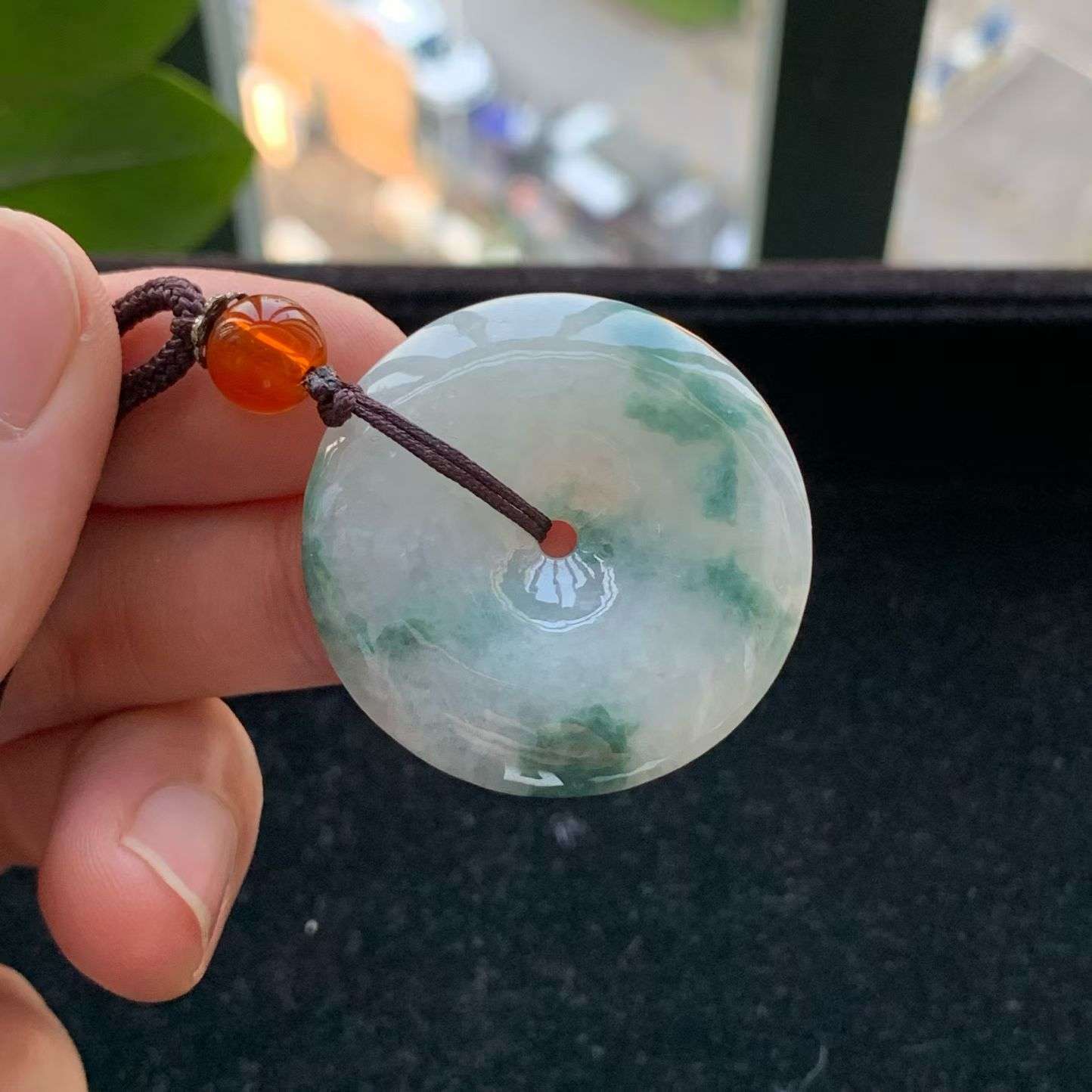 A货天然翡翠冰糯种飘花平安扣吊坠重量10.29
3月17日