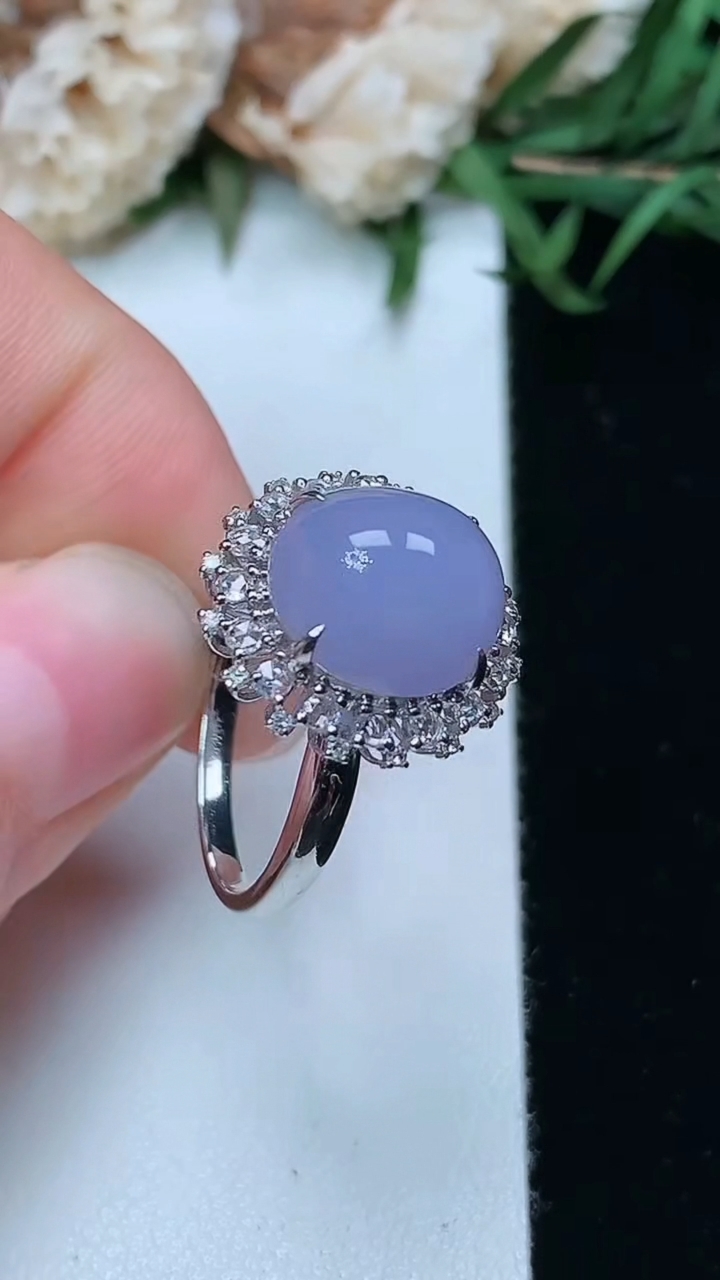 天然A货翡翠k金紫罗兰蛋面戒指，尺寸17-10.7-9.8，重量:4.00g2026年3月17日
工厂直销收藏佳品,种好水足，色泽均匀，有种有色，上手高大气！