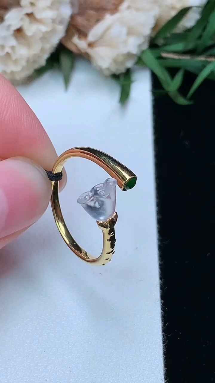 天然A货翡翠白冰莲蓬戒指，尺寸16.7-5-7-2.6，重量:2.15g2026年3月17日
工厂直