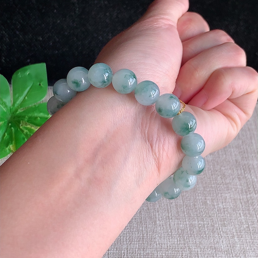 天然A货翡翠飘花圆珠佛珠手串19颗 
尺寸9.6mm 重量32.62g 0315