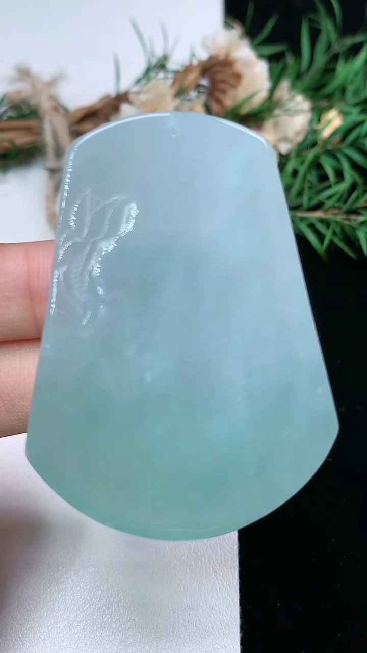 天然A货翡翠大势至观音菩萨吊坠，尺寸53.8-39.4-8.7，重量:34.82g
3月17日