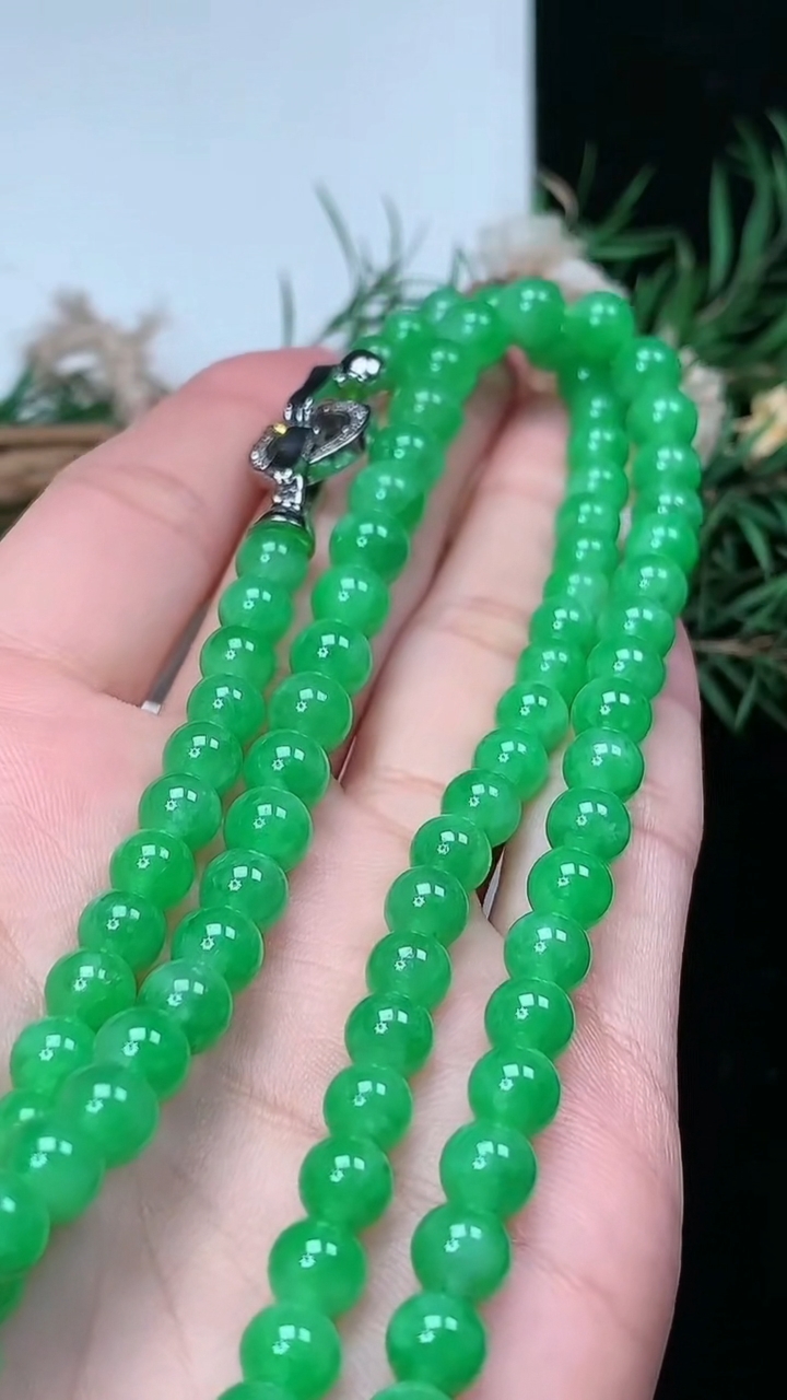 天然A货翡翠圆珠项链，尺寸6-99颗，重量:39.10g3月17日
工厂直销收藏佳品,种好水足，色泽均匀，有种有色，上手高大气！