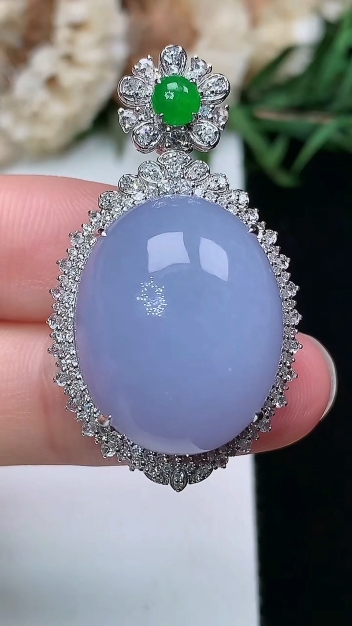 天然A货翡翠k金紫罗兰蛋面吊坠，尺寸36.7-21.3-13.7，裸石20.6-16.8，重量:8.