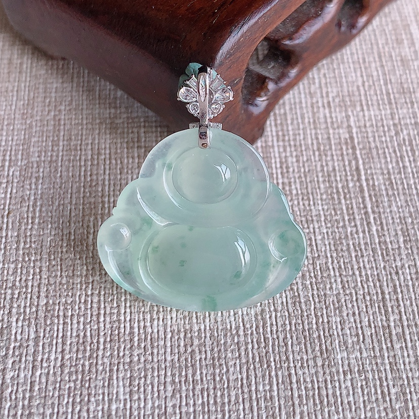 天然A货翡翠18K金伴钻镶嵌飘花佛公吊坠 
尺寸30.8-23-26-5.4mm 重量5.46g 0