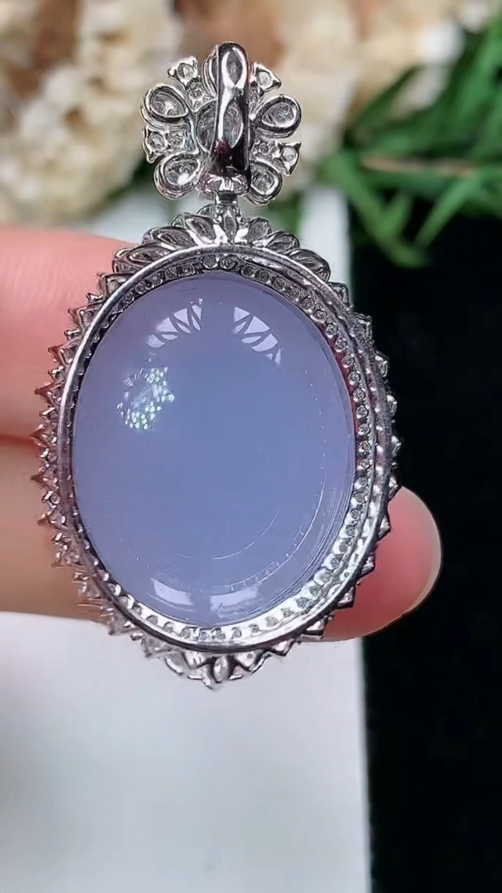 天然A货翡翠k金紫罗兰蛋面吊坠，尺寸36.7-21.3-13.7，裸石20.6-16.8，重量:8.66g
3月17日