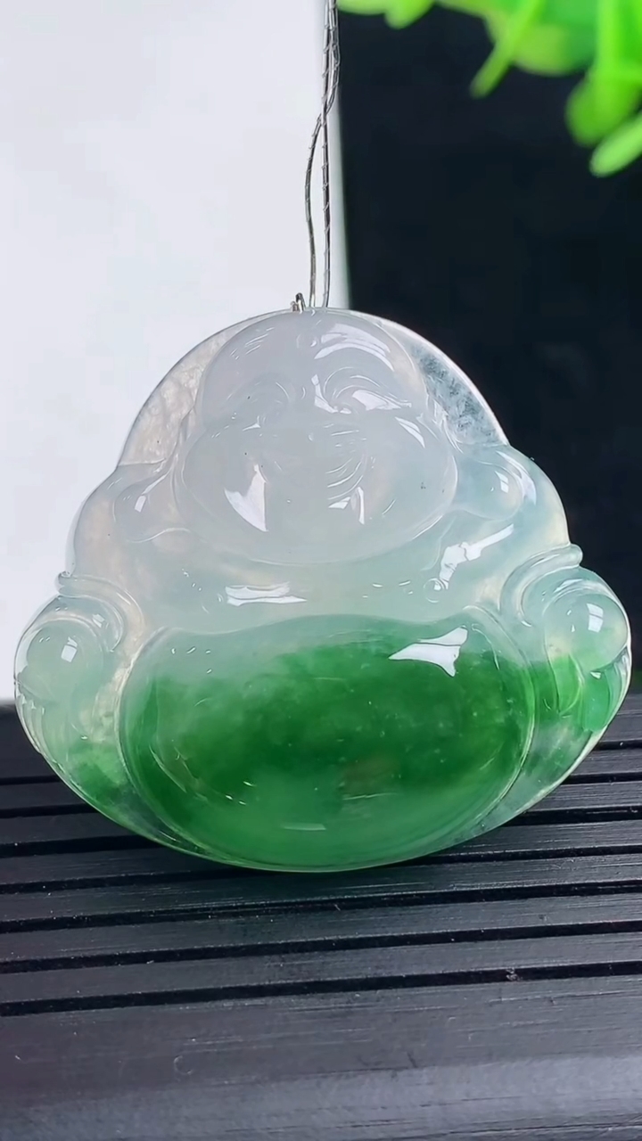 天然A货翡翠佛公吊坠尺寸31.1-34.1-5.5重量:9.91g
3月17日