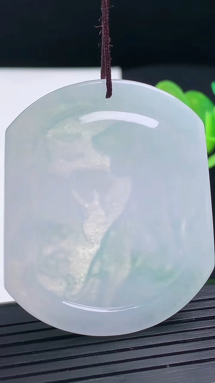 天然A货翡翠生肖虎吊坠尺寸49.9-42.4-5重量:23.60g
3月17日