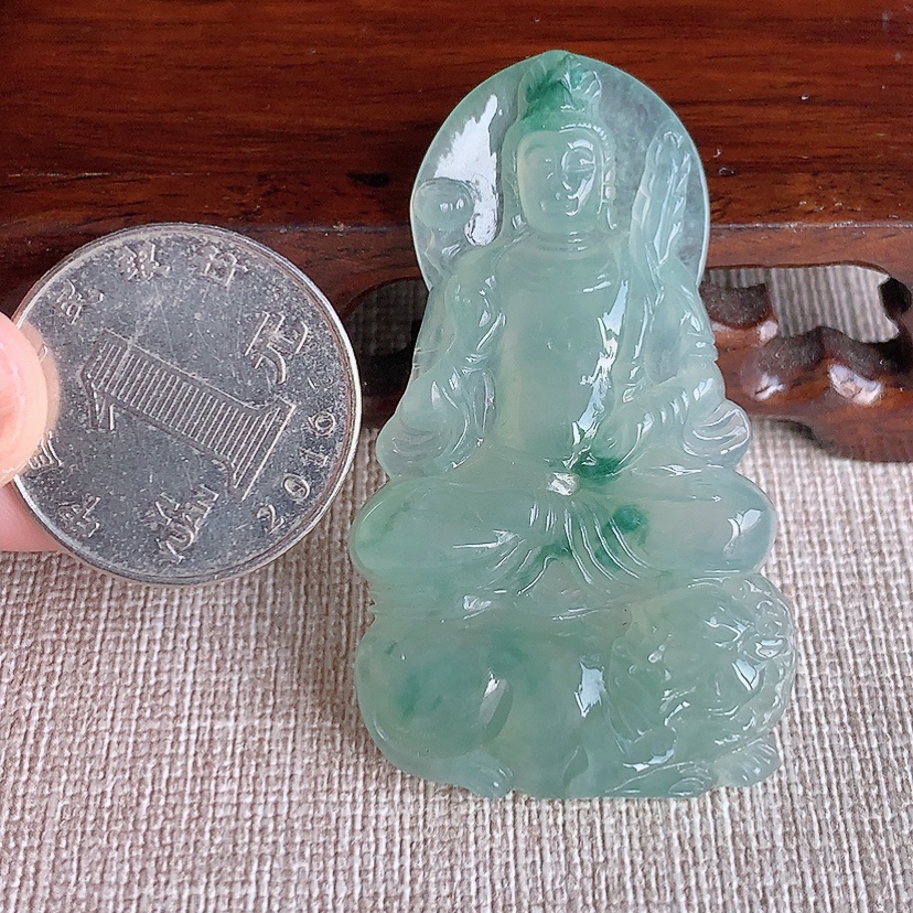 天然A货翡翠飘花文殊菩萨吊坠  
尺寸51.7-30-5.7mm 重量15.96g 0315