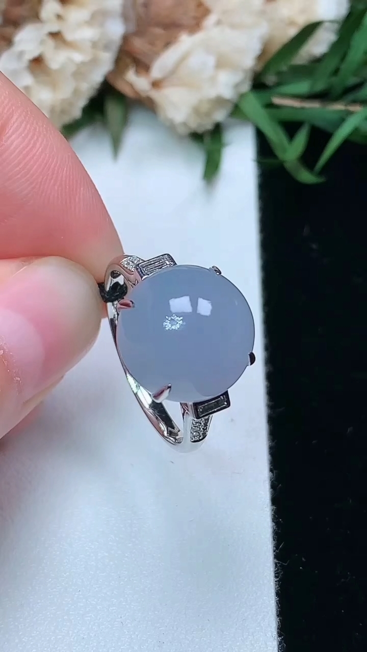 天然A货翡翠k金紫罗兰蛋面戒指，尺寸17.7-12.2-12，重量:4.37g2026年3月17日
