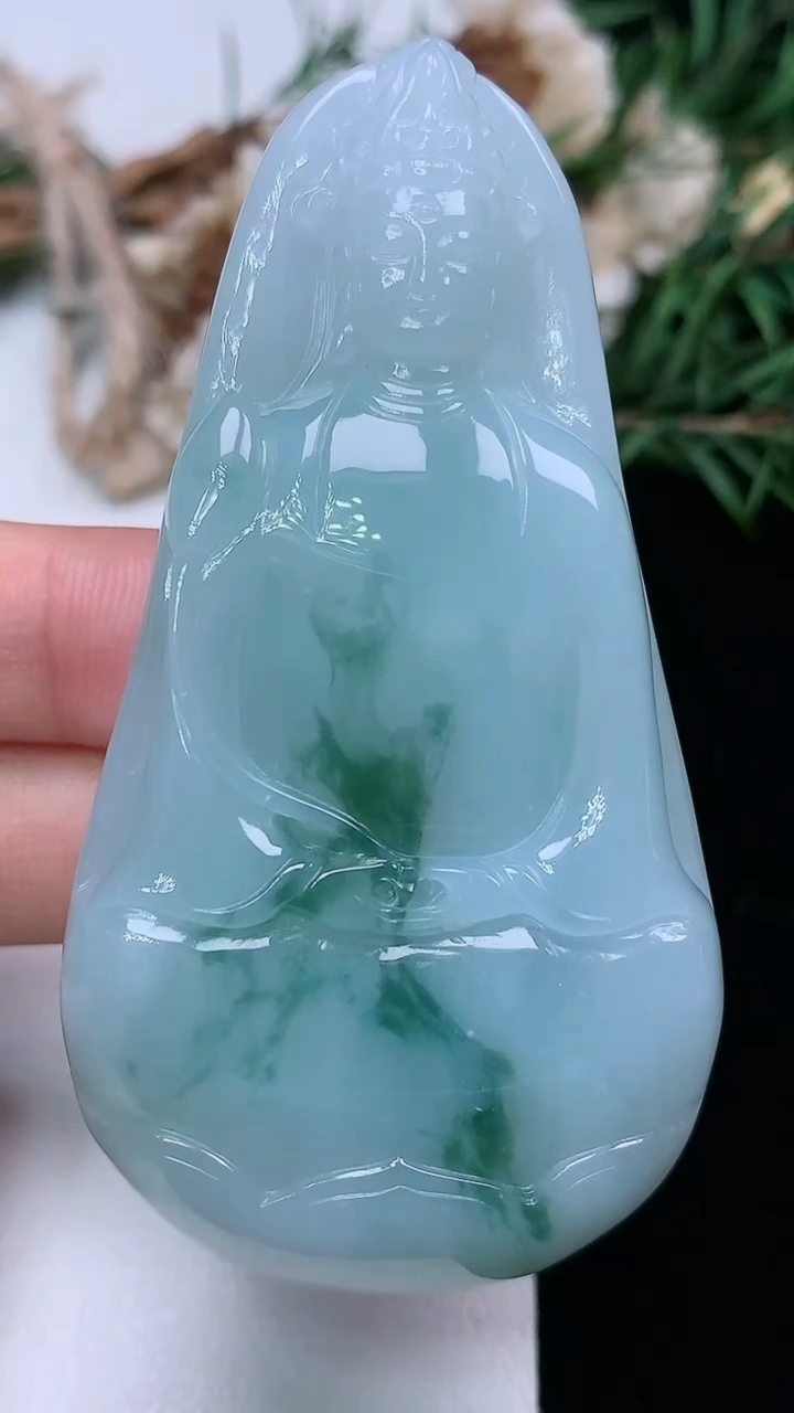 天然A货翡翠飘花素衣观音吊坠，尺寸68.6-36-11.3，重量:56.97g
3月17日