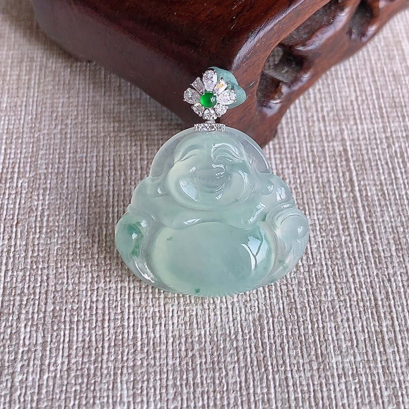 天然A货翡翠18K金伴钻镶嵌飘花佛公吊坠 
尺寸30.8-23-26-5.4mm 重量5.46g 0315