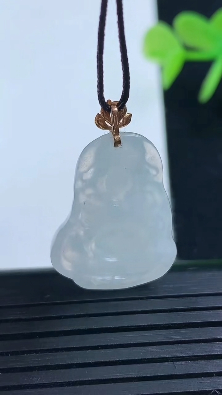 天然A货翡翠财神爷吊坠尺寸24.7-16.9-4.8重量:3.47g
3月17日