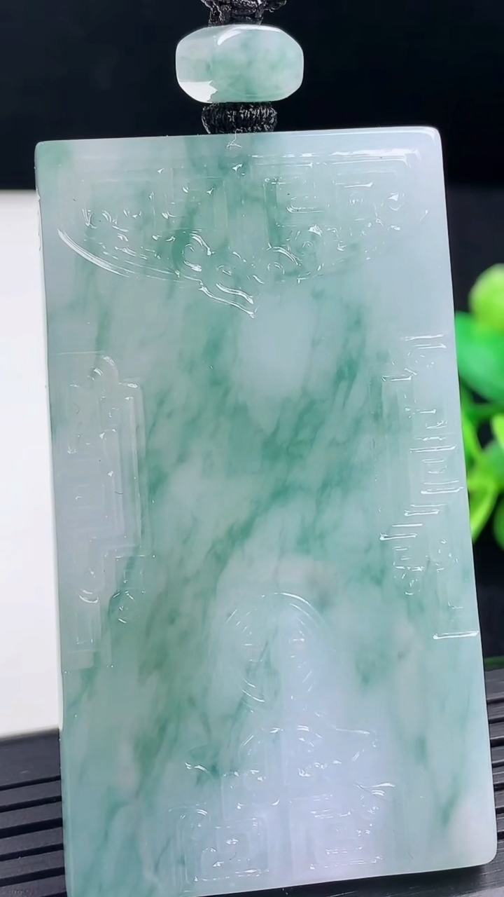 天然A货翡翠飘花仿古无事牌吊坠尺寸60-34.7-5.5重量:42.54g
3月17日