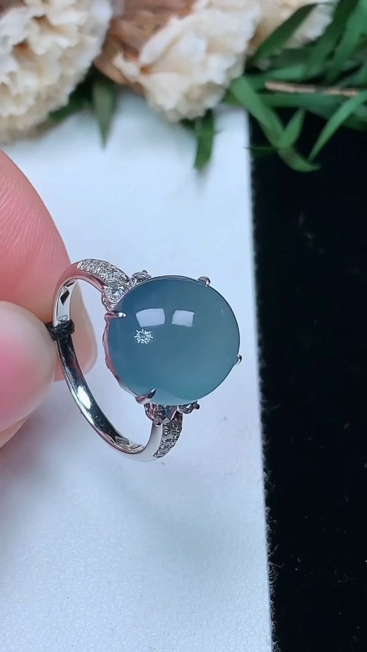 天然A货翡翠蓝水蛋面戒指，尺寸17.2-12.4-11，重量:3.36g2026年3月17日
工厂直