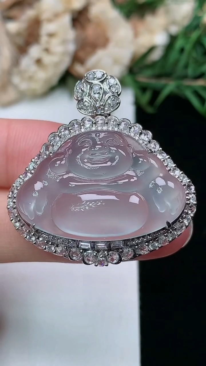 天然A货翡翠白冰佛公吊坠，尺寸33.8-32-10.7，裸石18-28，重量:7.37g
3月17日