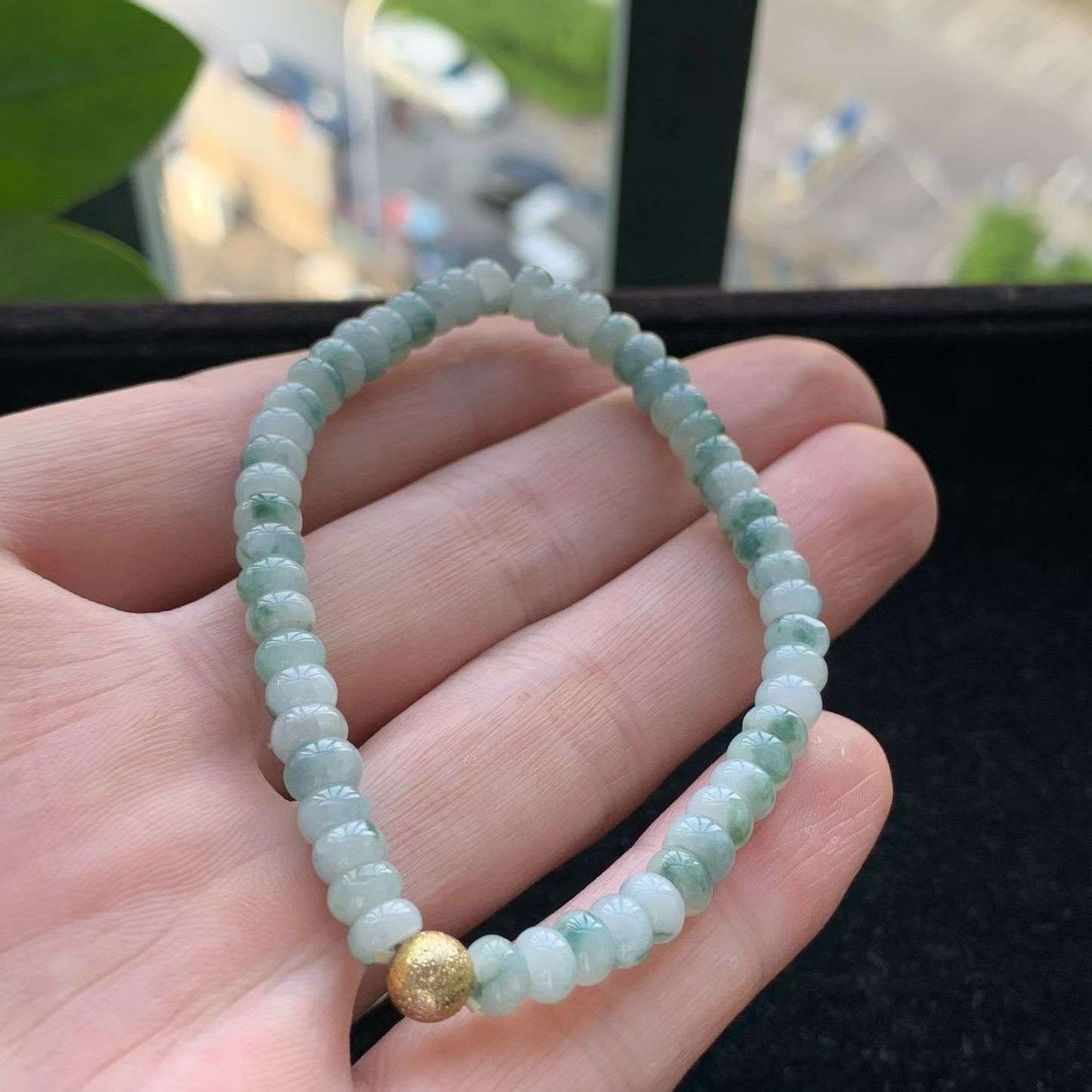 A货天然翡翠冰糯种飘花算盘珠手链重量10.95
3月17日