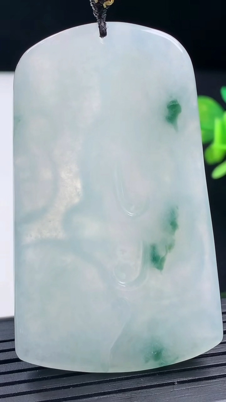 天然A货翡翠冰种飘花普贤菩萨吊坠尺寸61.4-37.6-7.5重量:36.13g
3月17日