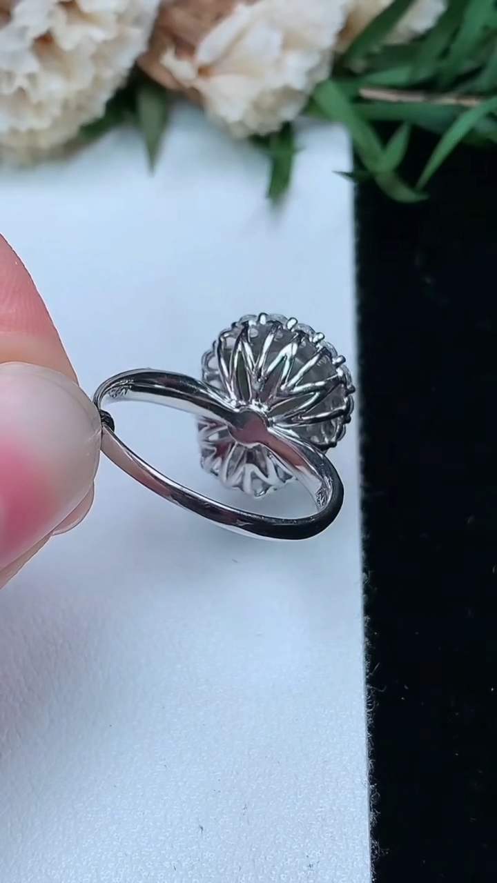 天然A货翡翠葫芦戒指，尺寸17.5-9.3-7.2，重量:3.29g2026年3月17日
工厂直销收藏佳品,种好水足，色泽均匀，有种有色，上手高大气！