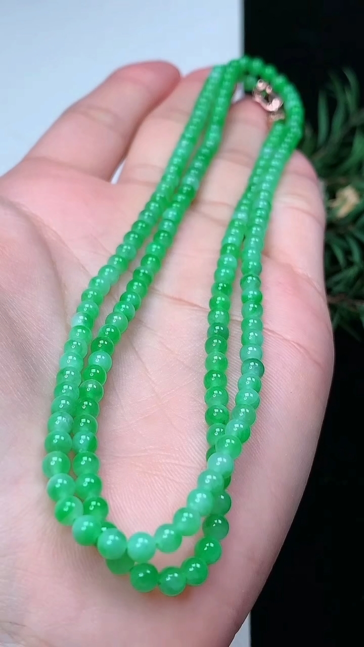 天然A货翡翠小米珠项链，尺寸3.6-171颗，重量:14.42g3月17日
工厂直销收藏佳品,种好水