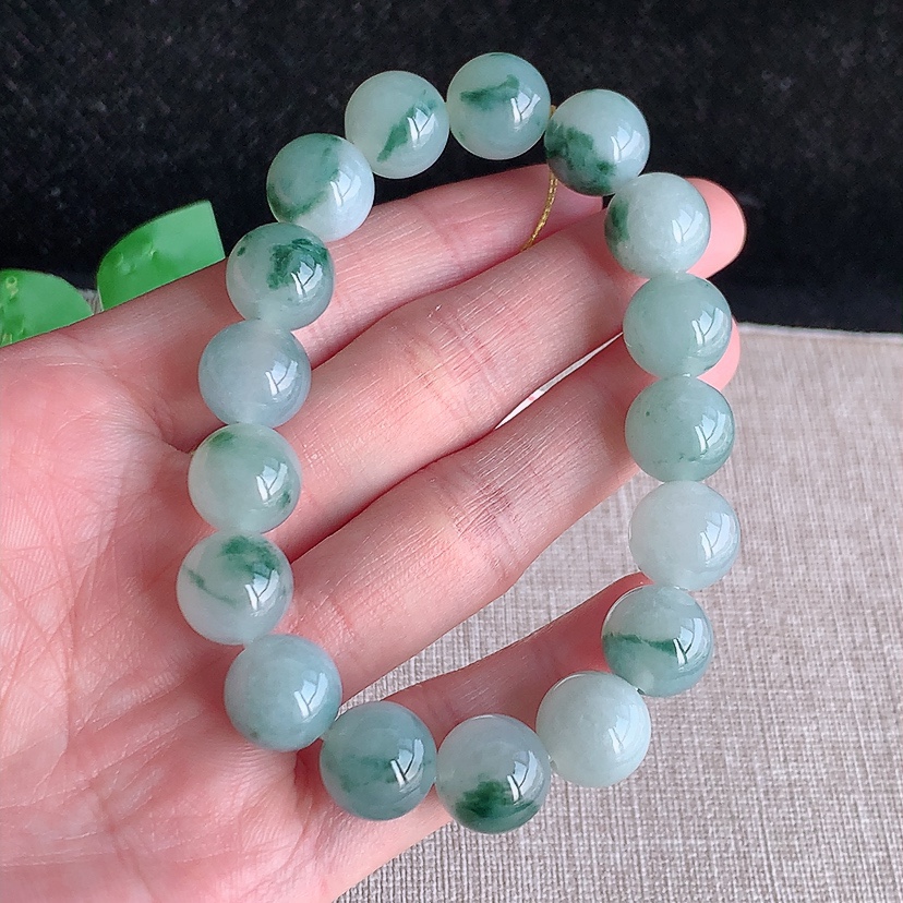 天然A货翡翠飘花圆珠佛珠手串17颗 
尺寸11.8mm 重量51.30g 0315