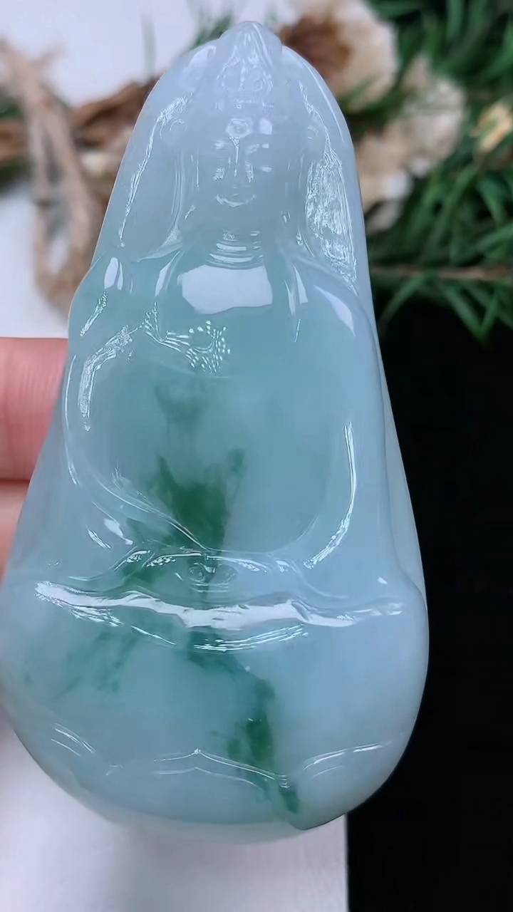 天然A货翡翠飘花素衣观音吊坠，尺寸68.6-36-11.3，重量:56.97g
3月17日