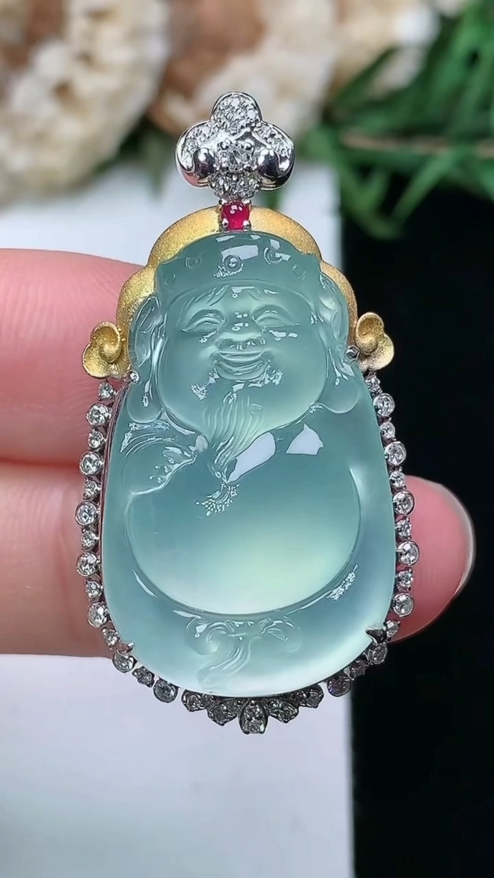 天然A货翡翠白冰财神爷吊坠，尺寸37.5-20.4-9.6，裸石26.7-16.7，重量:7.24g
3月17日