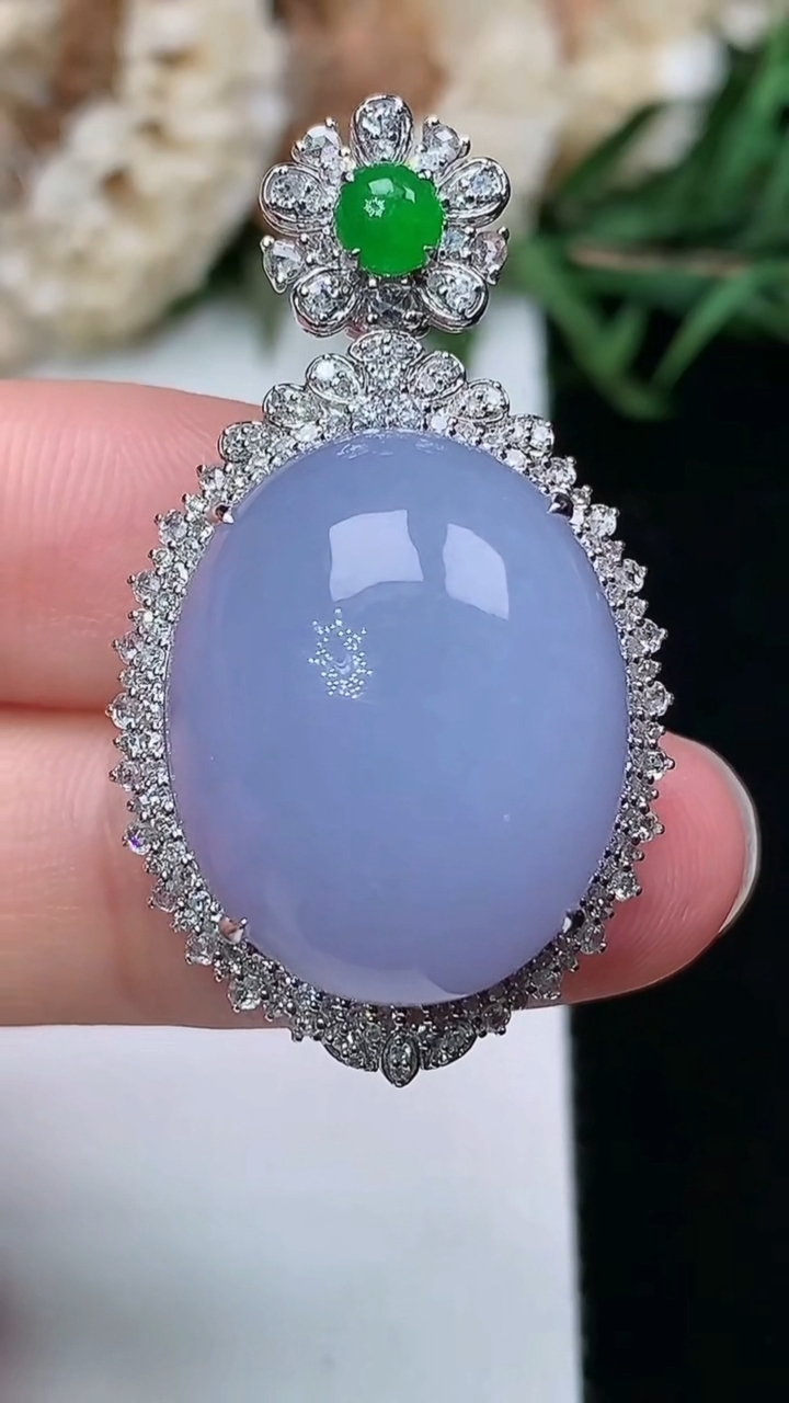 天然A货翡翠k金紫罗兰蛋面吊坠，尺寸36.7-21.3-13.7，裸石20.6-16.8，重量:8.66g
3月17日