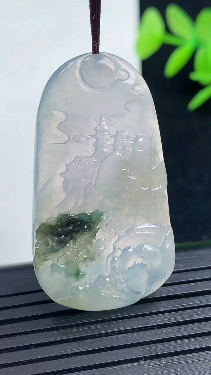 天然A货翡翠牌吊坠尺寸40.6-22.5-5.2重量:10.00g
3月17日