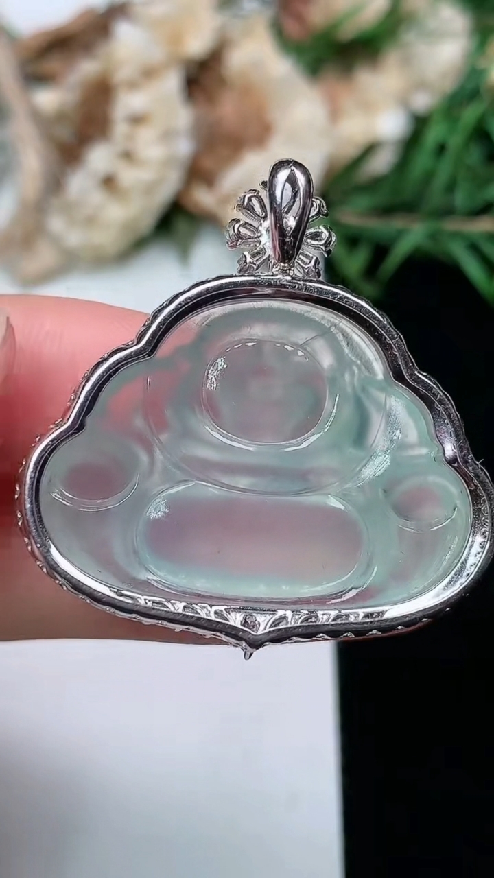 天然A货翡翠白冰佛公吊坠，尺寸33.4-32.2-9.3
3月17日