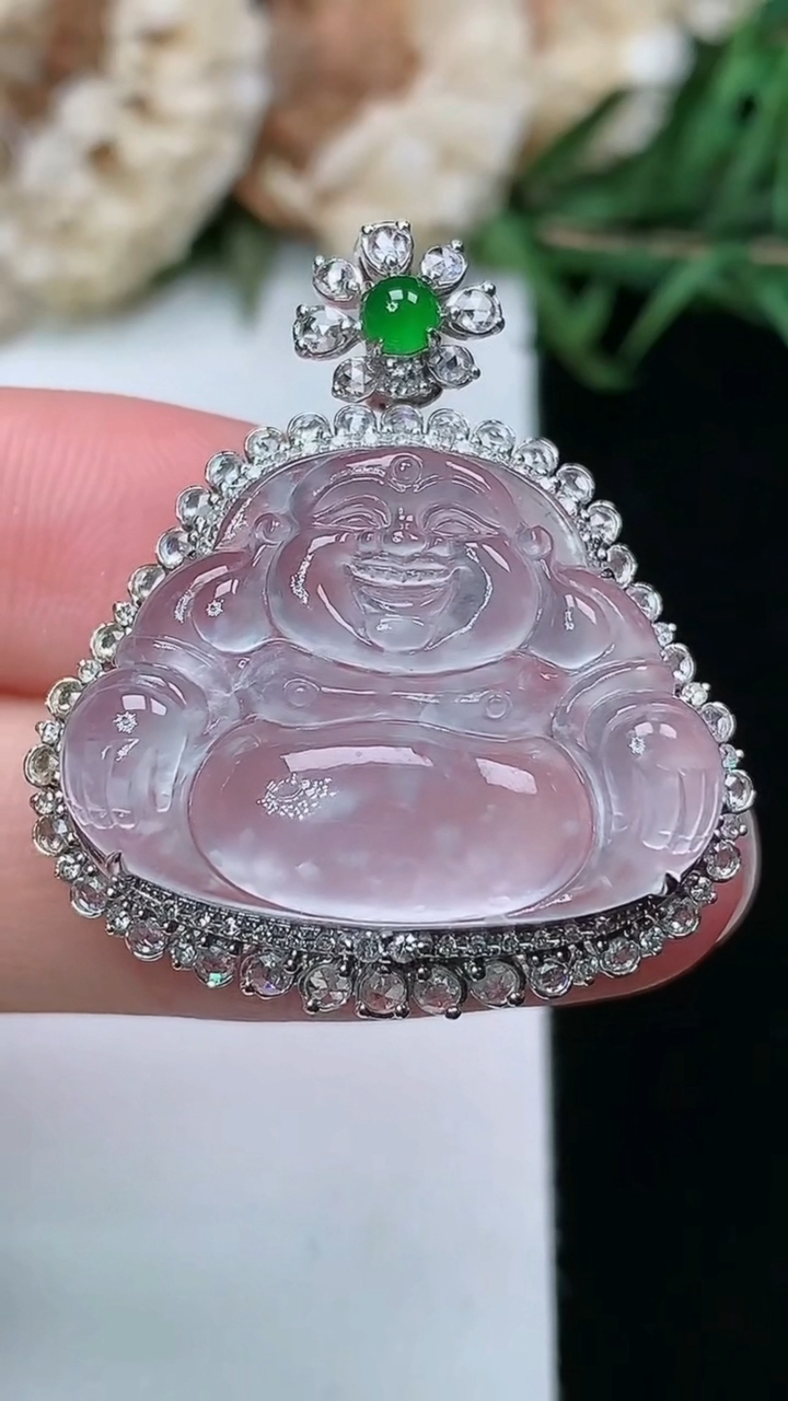 天然A货翡翠白冰佛公吊坠，尺寸31.2-27.9-12，裸石17.8-24.3，重量:6.51g
3月17日