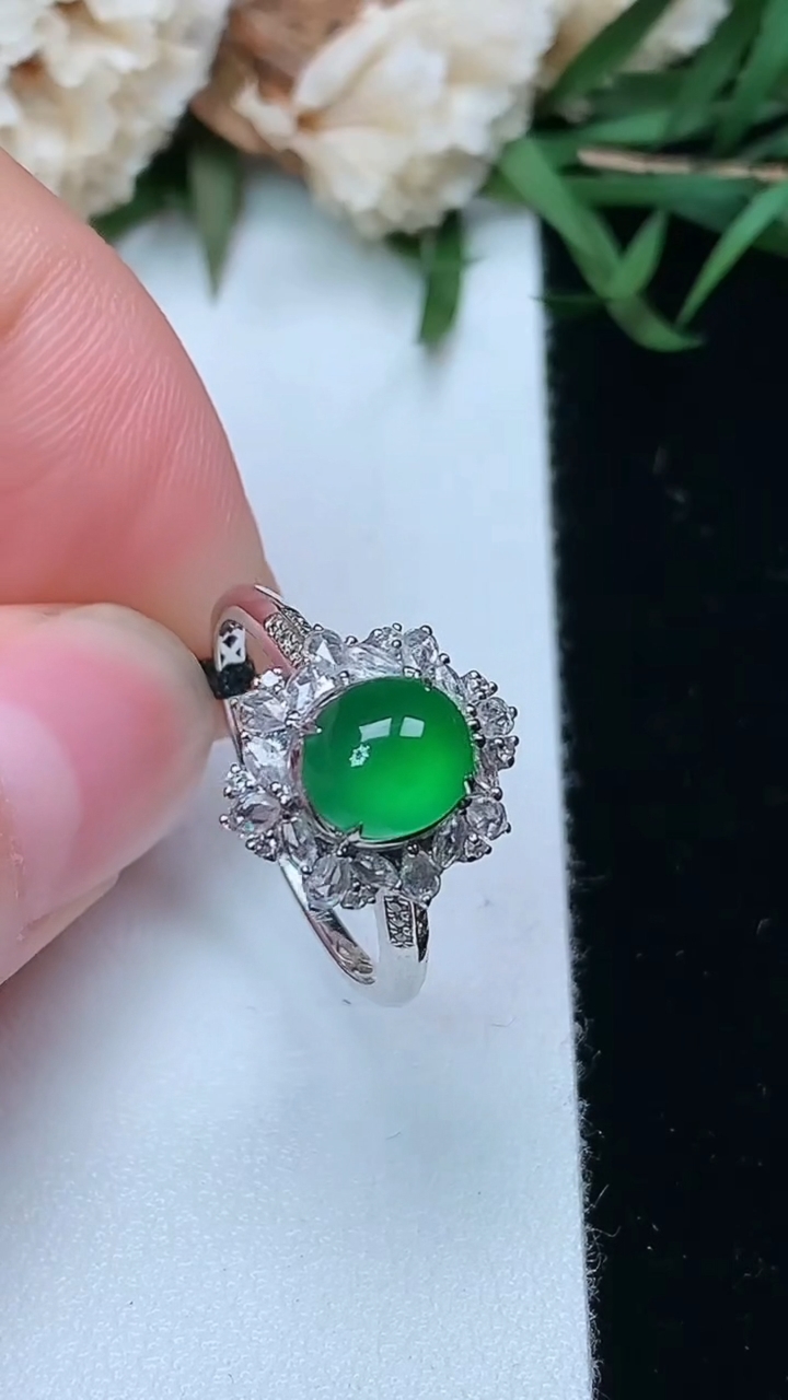天然A货翡翠蛋面戒指，尺寸16.8-6.8-6，重量:2.46g2026年3月17日
工厂直销收藏佳