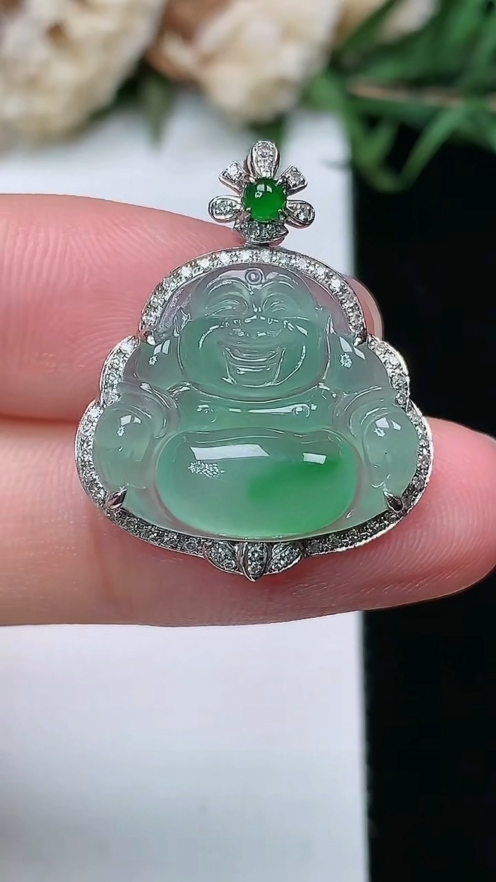 天然A货翡翠佛公吊坠，尺寸25-20.3-6.4，裸石15.6-18，重量:3.15g
3月17日