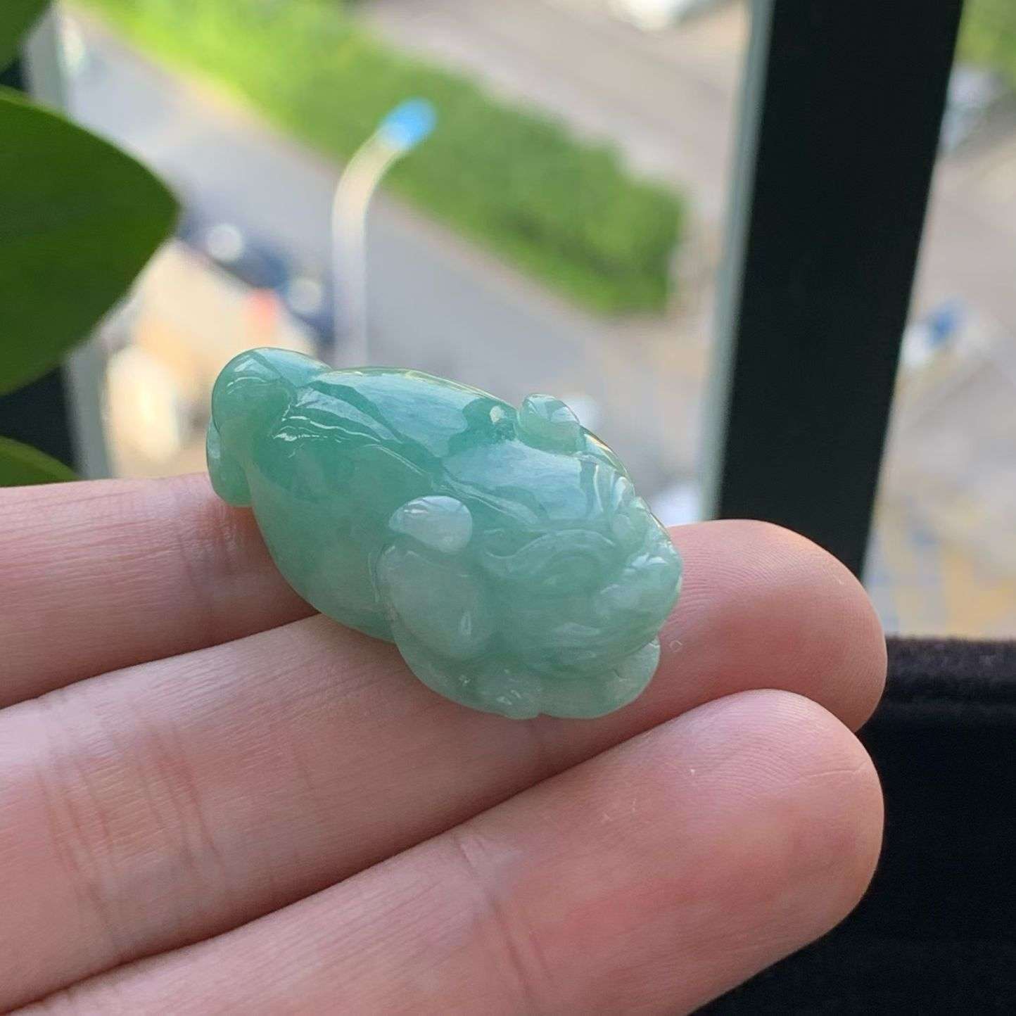 A货天然翡翠冰糯种满绿金蟾吊坠重量17.21
3月17日