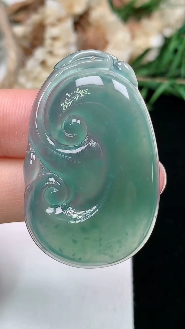 天然A货翡翠蓝水如意吊坠，尺寸40.5-25.2-3.8，重量:7.25g
3月17日