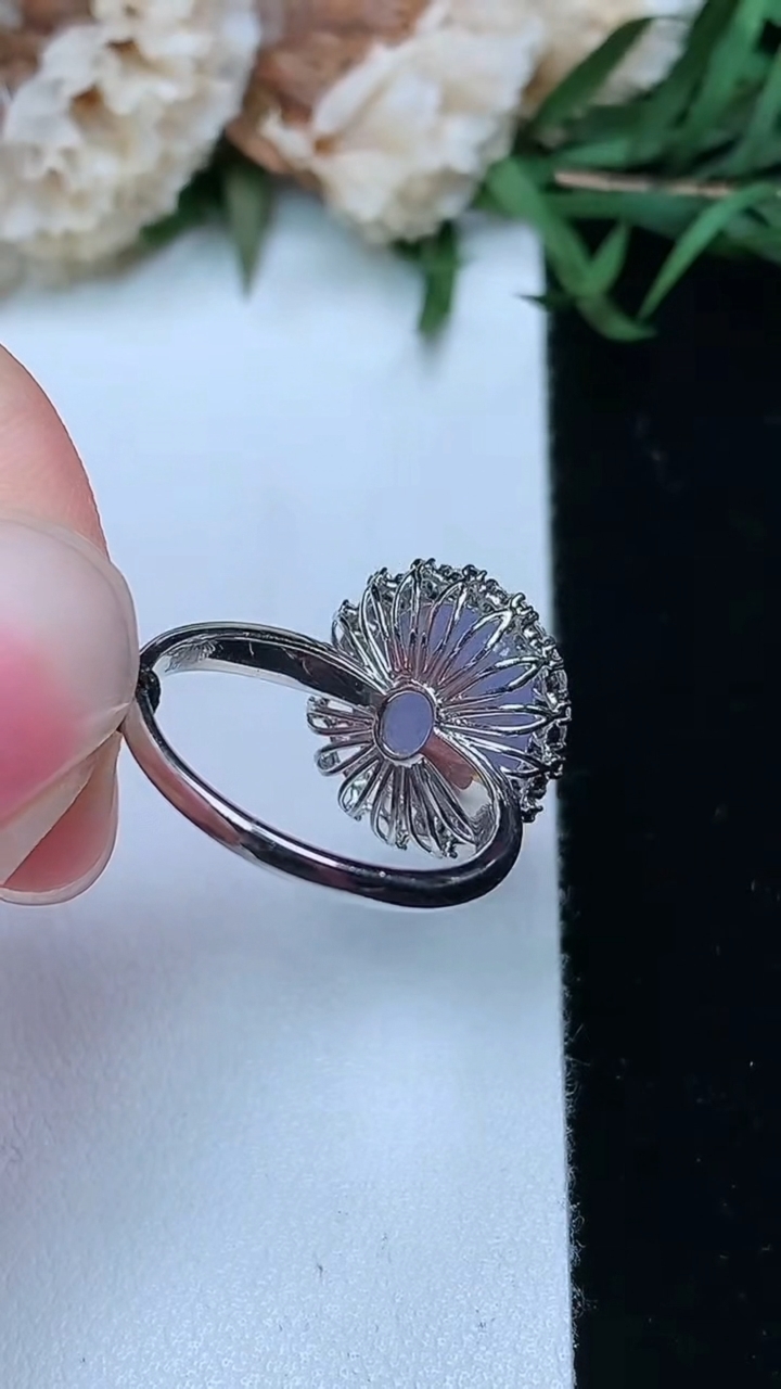 天然A货翡翠k金紫罗兰蛋面戒指，尺寸17-10.7-9.8，重量:4.00g2026年3月17日
工厂直销收藏佳品,种好水足，色泽均匀，有种有色，上手高大气！