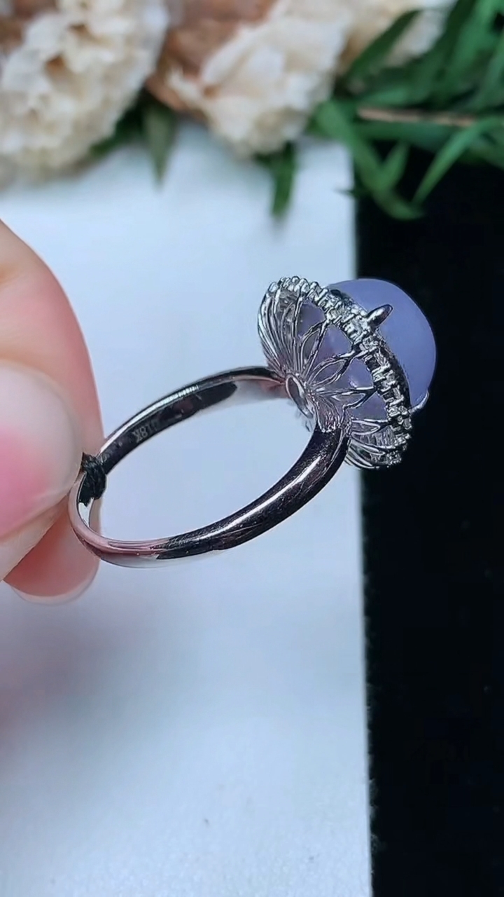 天然A货翡翠k金紫罗兰蛋面戒指，尺寸17-10.7-9.8，重量:4.00g2026年3月17日
工厂直销收藏佳品,种好水足，色泽均匀，有种有色，上手高大气！