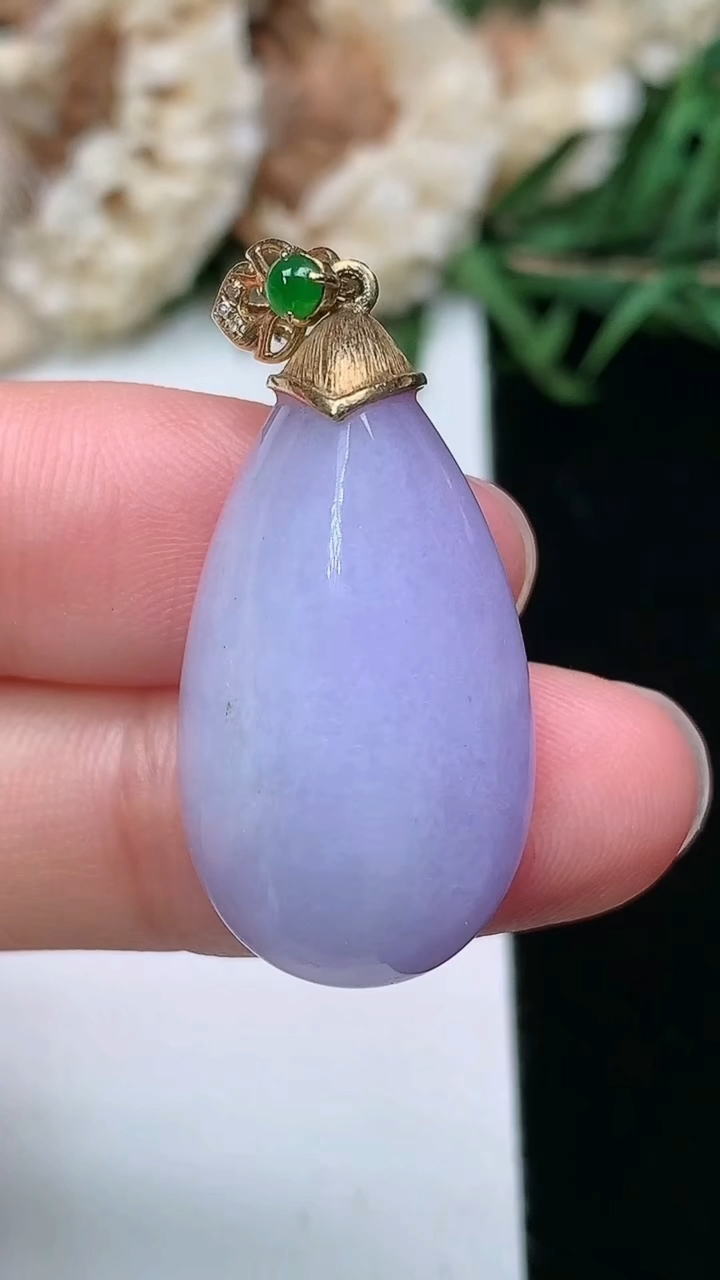 天然A货翡翠k金紫罗兰水滴吊坠，尺寸24.7-15-9.5，重量:7.28g
3月17日