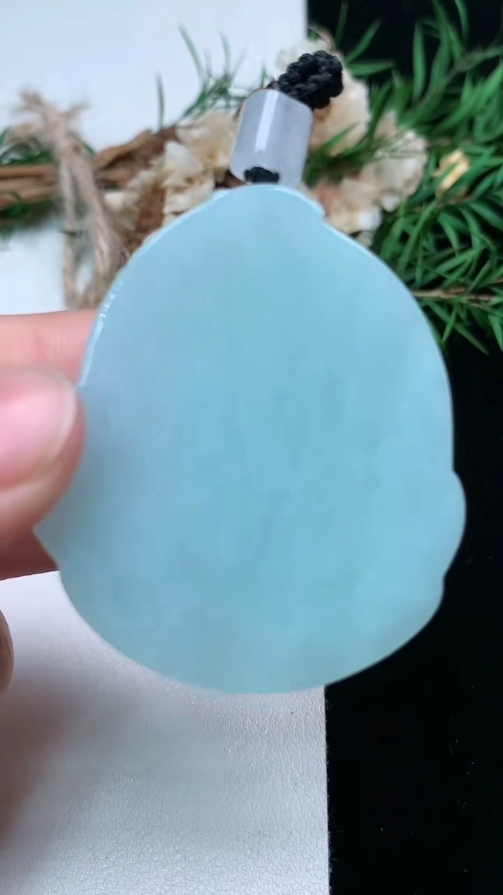 天然A货翡翠佛头吊坠，尺寸45.8-40.8-8.5，重量:33.05g
3月17日