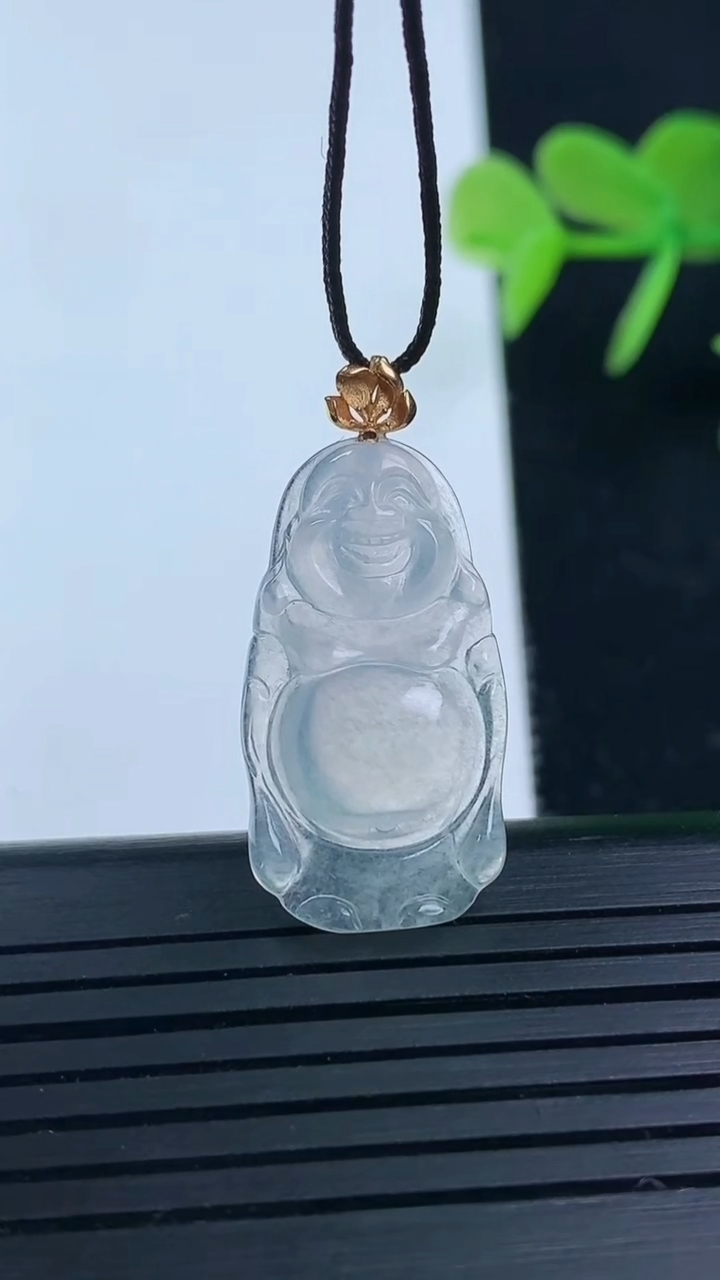 天然A货翡翠种白冰站佛 佛公吊坠尺寸25.4-13.6-3.7重量:2.45g
3月17日