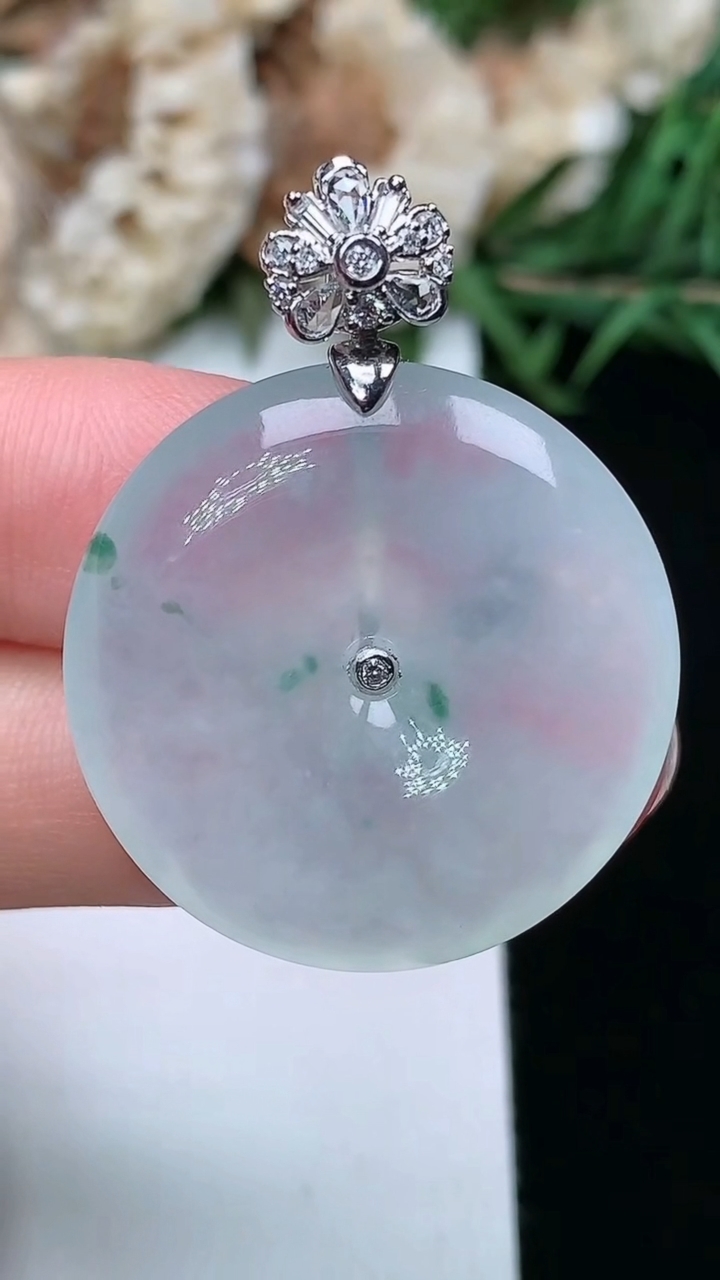 天然A货翡翠平安扣吊坠，尺寸26.5-5.8，重量:9.02g
3月17日