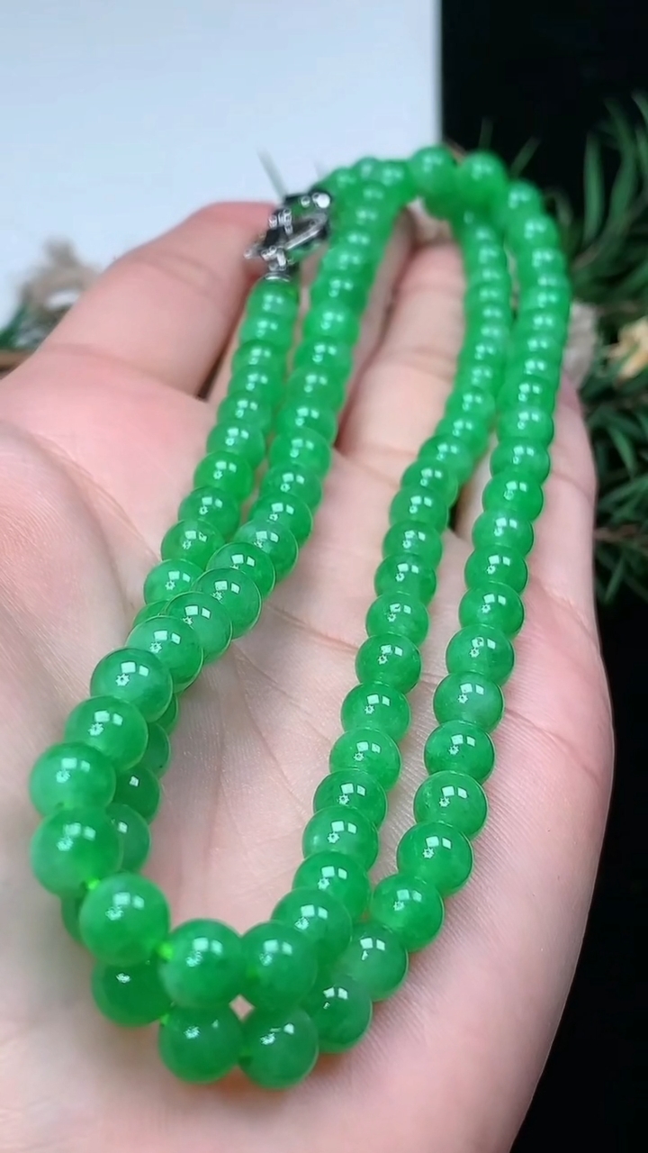 天然A货翡翠圆珠项链，尺寸6-99颗，重量:39.10g3月17日
工厂直销收藏佳品,种好水足，色泽均匀，有种有色，上手高大气！