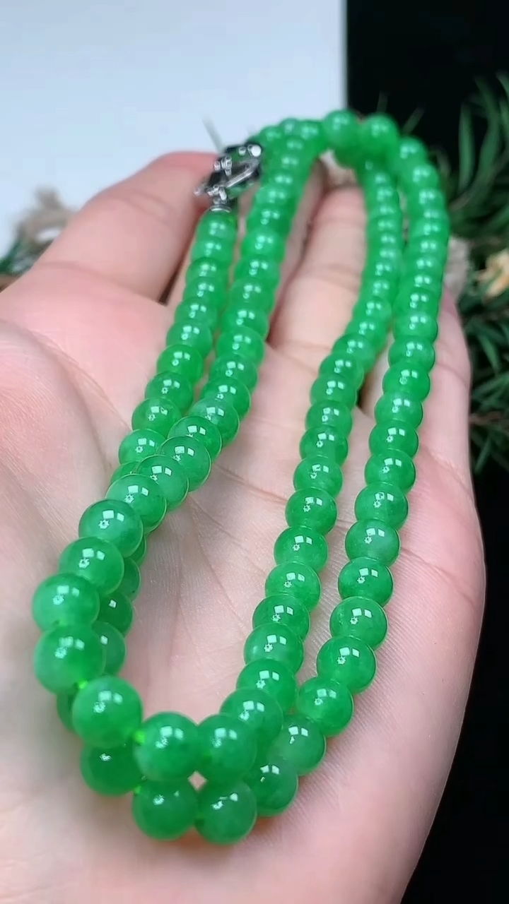 天然A货翡翠圆珠项链，尺寸6-99颗，重量:39.10g3月17日
工厂直销收藏佳品,种好水足，色泽