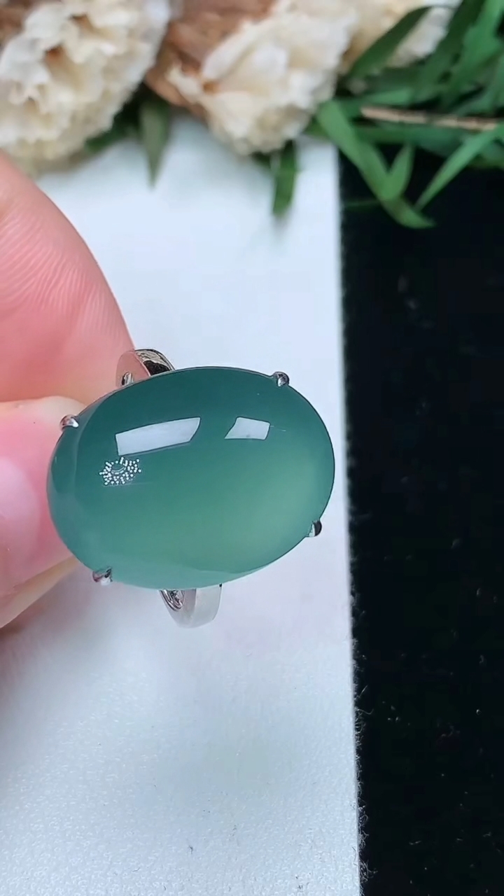 天然A货翡翠蓝水蛋面戒指，尺寸17.4-19-14.2，重量:5.41g2026年3月18日
工厂直