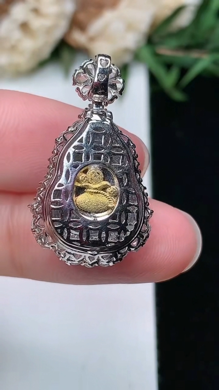 天然A货翡翠葫芦吊坠，尺寸26.7-15.7-10.3，裸石12.2-8.9，重量:3.67g
3月18日