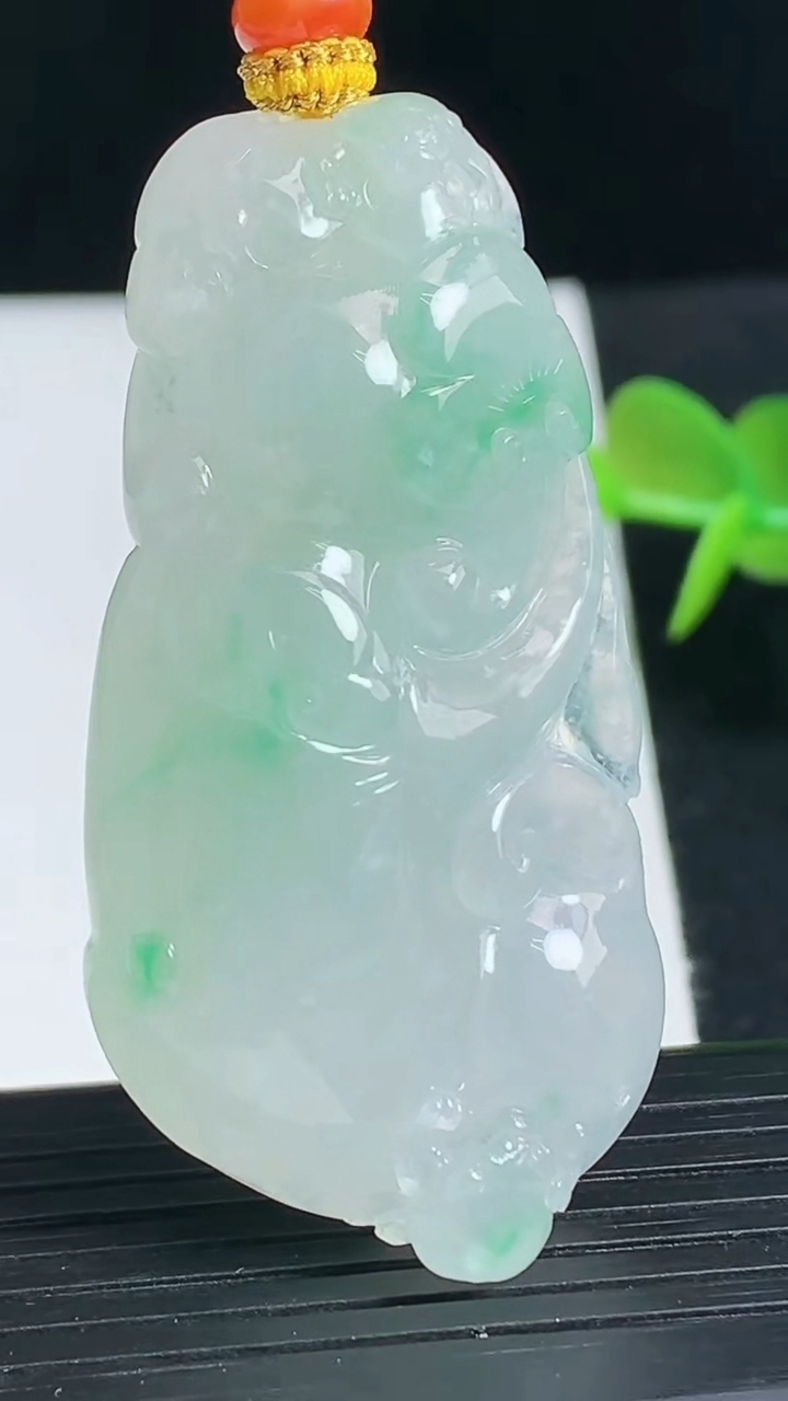 天然A货翡翠如意吊坠，尺寸53-27.519.6，重量:27.26g
3月18日